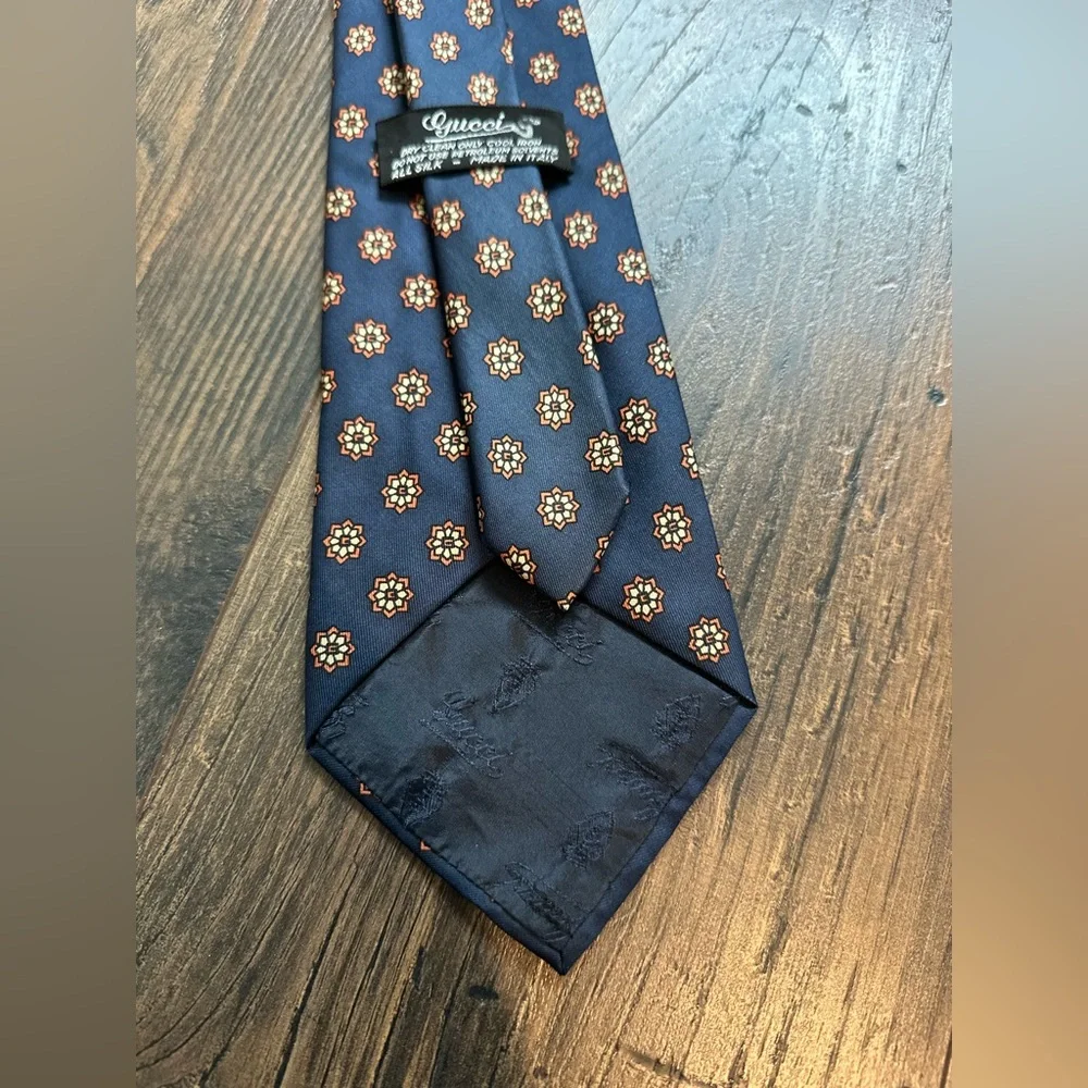 Vintage Gucci Wide Silk Tie 4.5” Navy Floral Medallion Made in Italy